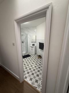 Stylish Room with bathroom in Trendy East London Bethnal Green - 2