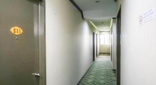 OYO 563 Jockey Lodge Hotel - 5