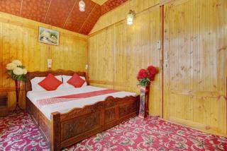 Nomadic group of houseboats - 5