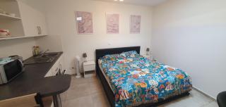 Pearl Studio Apart - King Bed - Netflix - Projector - Fast Wi-Fi - 1