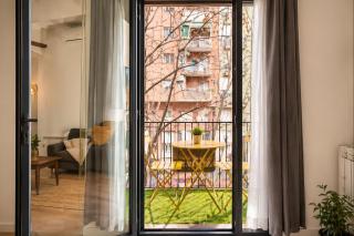 Chic Barcelona city center with Balcony - 7