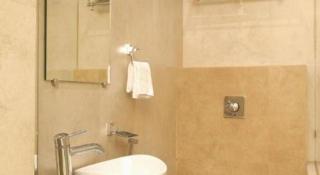 Mumbai Metro - The Executive Hotel - 1