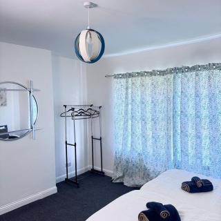 Apartment - Sleeps 2 - Parking - 8