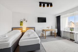 Cozy Apartment & Balcony, Work & Stay - 0