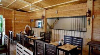 Majestic Beach Comforts - Beachfront - 6