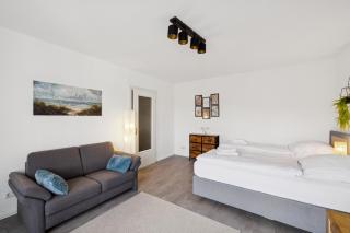 Cozy Apartment & Balcony, Work & Stay - 7
