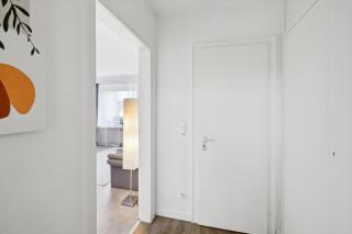 Cozy Apartment & Balcony, Work & Stay - 1