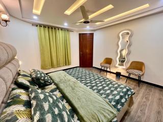 LUXURY service APARTMENT - 3