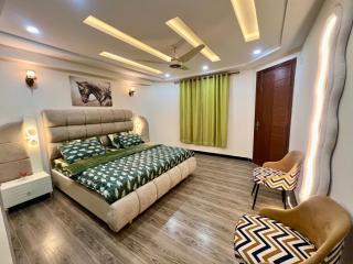 LUXURY service APARTMENT - 1