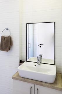 Spacious 1-bedroom Flat 3 Minutes from the Beach! - 2
