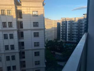 Warm-toned 2 Bed studio Condotel at Newport City Across NAIA Terminal 3 - 9