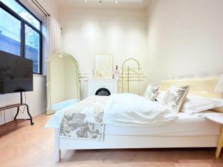 Shanghai Hills & Aromahome French Simplicity B&B close to Middle Huaihai RD - 3