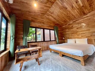 Zay Riverside House - 1