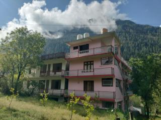 Tabassum guest house and cafe - 0