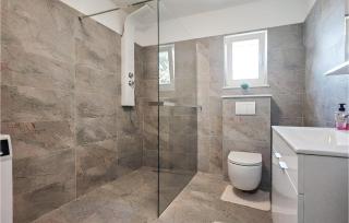 3 Bedroom Gorgeous Apartment In Zadar - 5