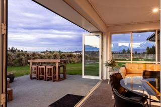 Panoramic Mountain View Retreat - 1