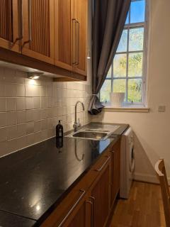 Stylish Edinburgh Studio - 4