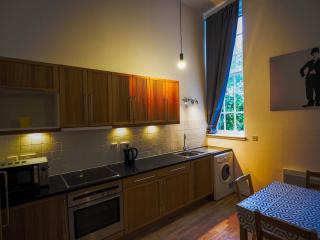 Stylish Edinburgh Studio - 3