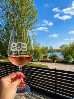 Tortuga Lakeside Wine Retreat - 7