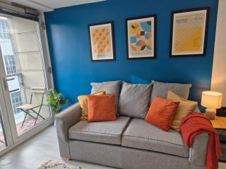 Panoramic York Views, balcony, lift, families or groups, workspace, parking nearby - 9