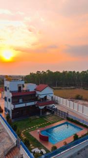 Countryside 3-BHK Villa With Jacuzzi, Pvt Pool & Garden Sit-Out Area - 7