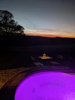 Harriets Hideaway - hot tub and views - 5