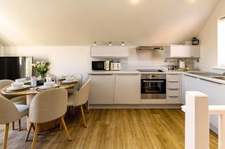 Curlew House, with parking and Abbey views! - 2