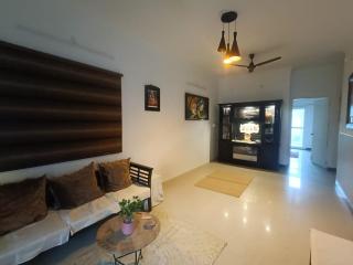 Apartment with Giriraj View I On Parikrama Marg I Near Daan Ghati & ISKCON - 4