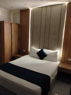 Up Town Crown Hotel - 1