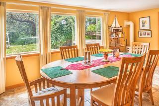 Cozy 2BR Cabin Near Beach with Deck and Fireplace - 8