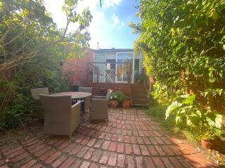 Charming Edwardian Cottage Prime Hawthorn Location - 9