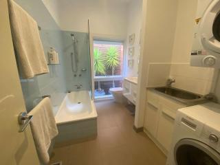 Charming Edwardian Cottage Prime Hawthorn Location - 4