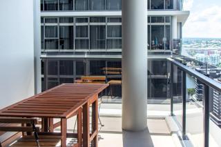 High Level 2 Bedroom with City and River Views - 6