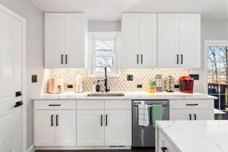 Dream home. Centrally located near DC, parking. - 5