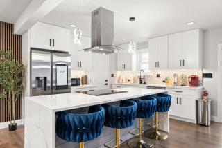Dream home. Centrally located near DC, parking. - 4