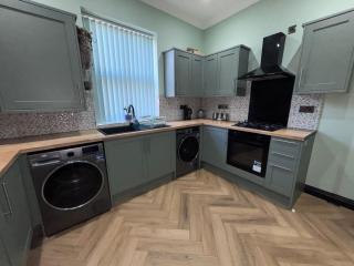 Luxury Contractor and Family stay 3 Double rooms 3 EnSuites B65 Close to City Centre - 0