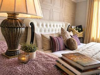Belford of Ashbrooke - Large Family Apartment Sleeps 4 - 9