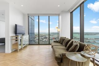 High-Rise Luxury Stay with Harbour Views at 51 Albert Street - 0