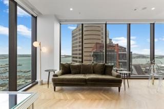 High-Rise Luxury Stay with Harbour Views at 51 Albert Street - 9