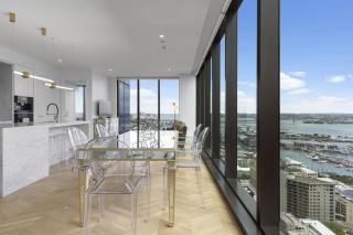 High-Rise Luxury Stay with Harbour Views at 51 Albert Street - 6