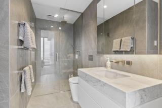High-Rise Luxury Stay with Harbour Views at 51 Albert Street - 1