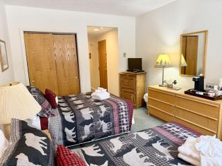 RG106A Rivergreen Hotel Style Room | Pool & Hot Tub - 6