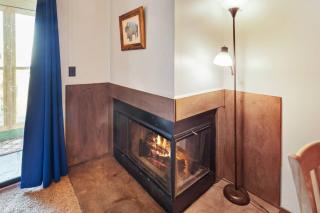 SC215B 1BR/1.5BA Sleeps six (6) Wi-Fi Parking Near Soaring Eagle Lift and 10 Prime - 4