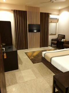 Shelton Hotel Johar Town Lahore - 3