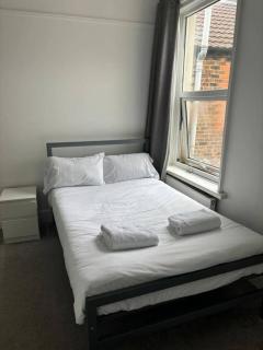 Air Maison - City Chic Spacious 5BR Home - 7mins to Victorious Festival Ground - 2