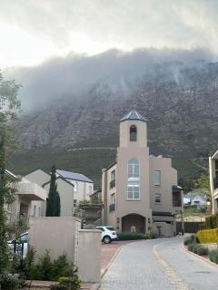 2 Bed Lakeview at L'Ermitage - 4