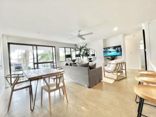 Unit 3 35 Noosa Parade TABI Beautifully Renovated North Facing 2 bedrooms - 8