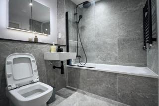 Industrial Luxe 2BR Designer Flat near Victoria - 8