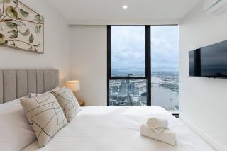 Stunning Harbour View 2 Bedroom 2 Bath Suite - 8