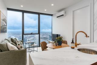 Stunning Harbour View 2 Bedroom 2 Bath Suite - 1